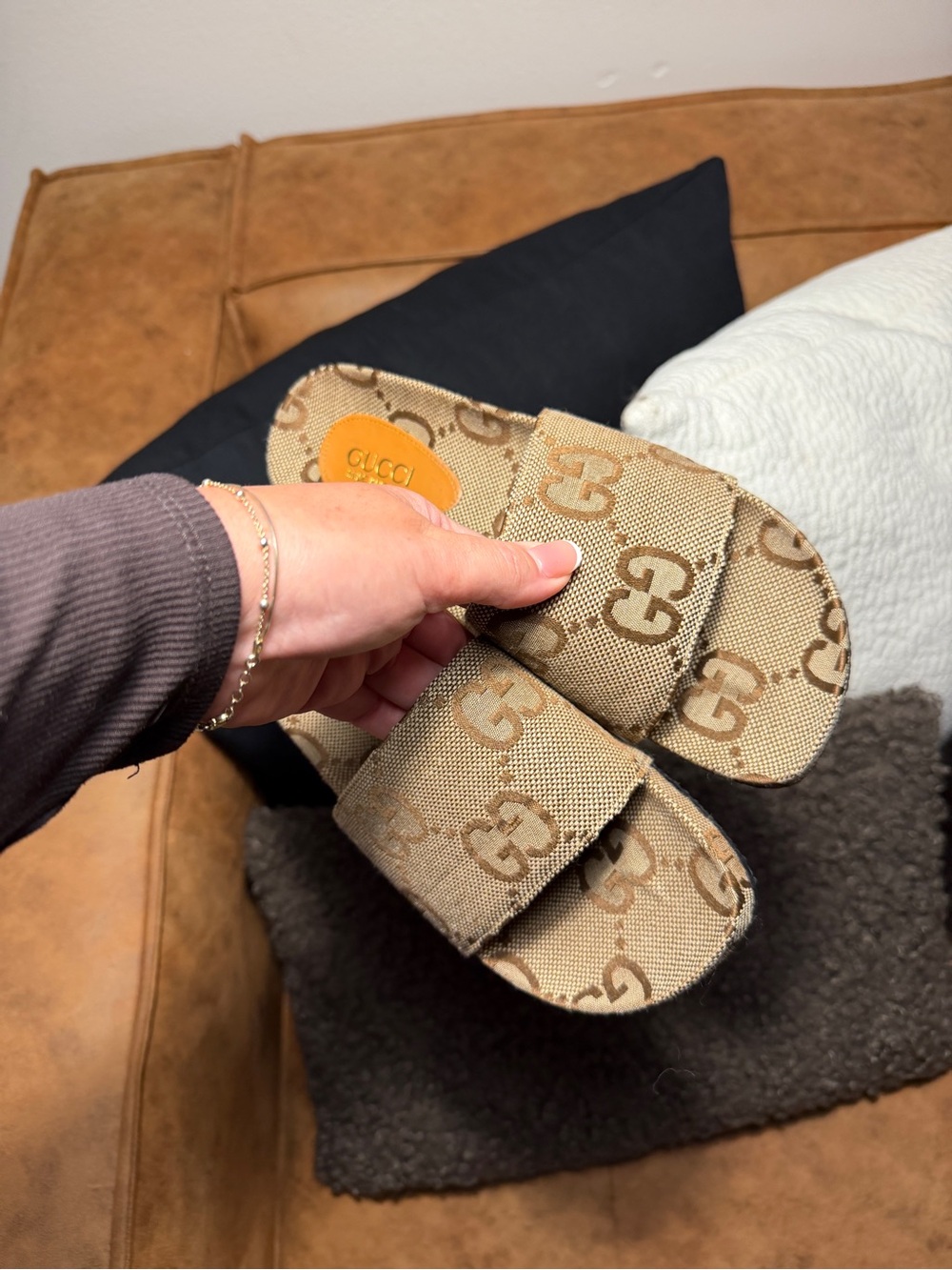 Gucci Beige and Brown GG Canvas Slide - Picture 2 of 4